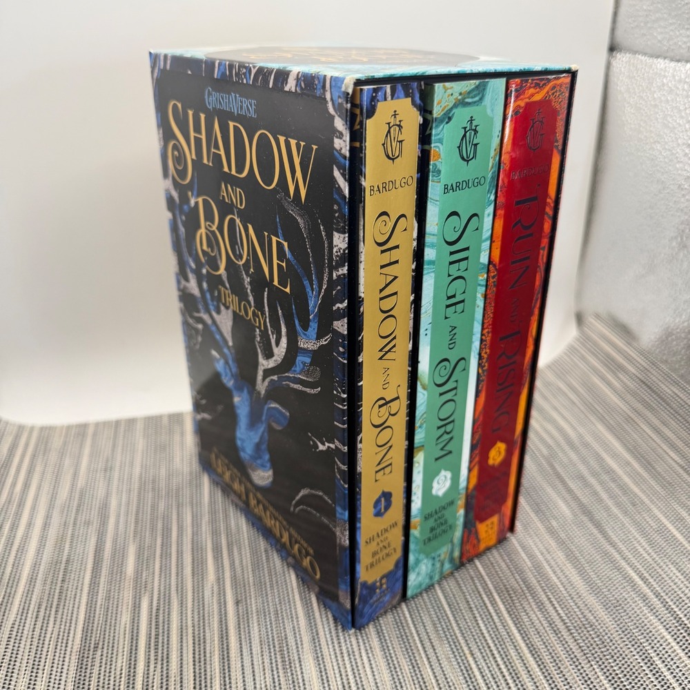 Leigh Bardugo Shadow and Bone Trilogy Grishaverse Paperback Box Set 3 Books